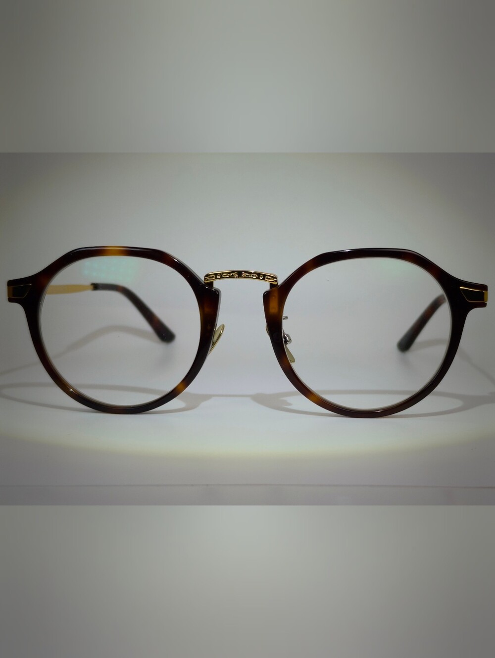 Yates. Tortoiseshell Round Glasses with Gold Metal. Decor.